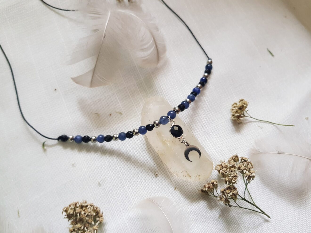 Regulowany naszyjnik "Księżycowa Opieka" - Onyks, Sodalit