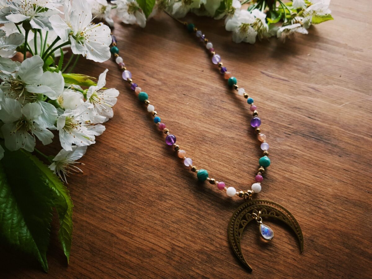 Naszyjnik "Księżycowa Czarodziejka" - Kamień księżycowy, Amazonit, Ametyst, Turmalin różowy, Kamień słoneczny, Jadeit, Apatyt