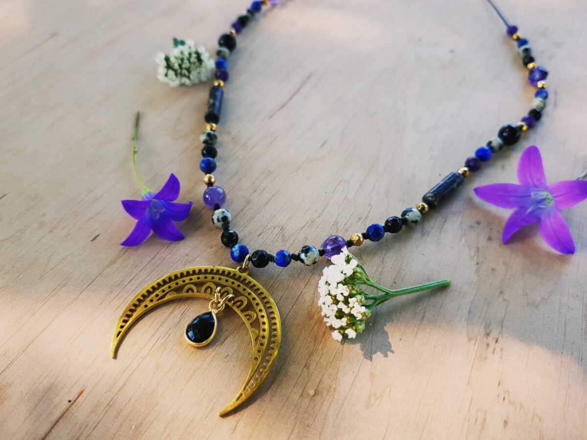 Naszyjnik "Lunula Wiedźmy" - Onyks, Ametyst, Lapis lazuli, Rodonit, Jaspis, Hematyt - obrazek 1