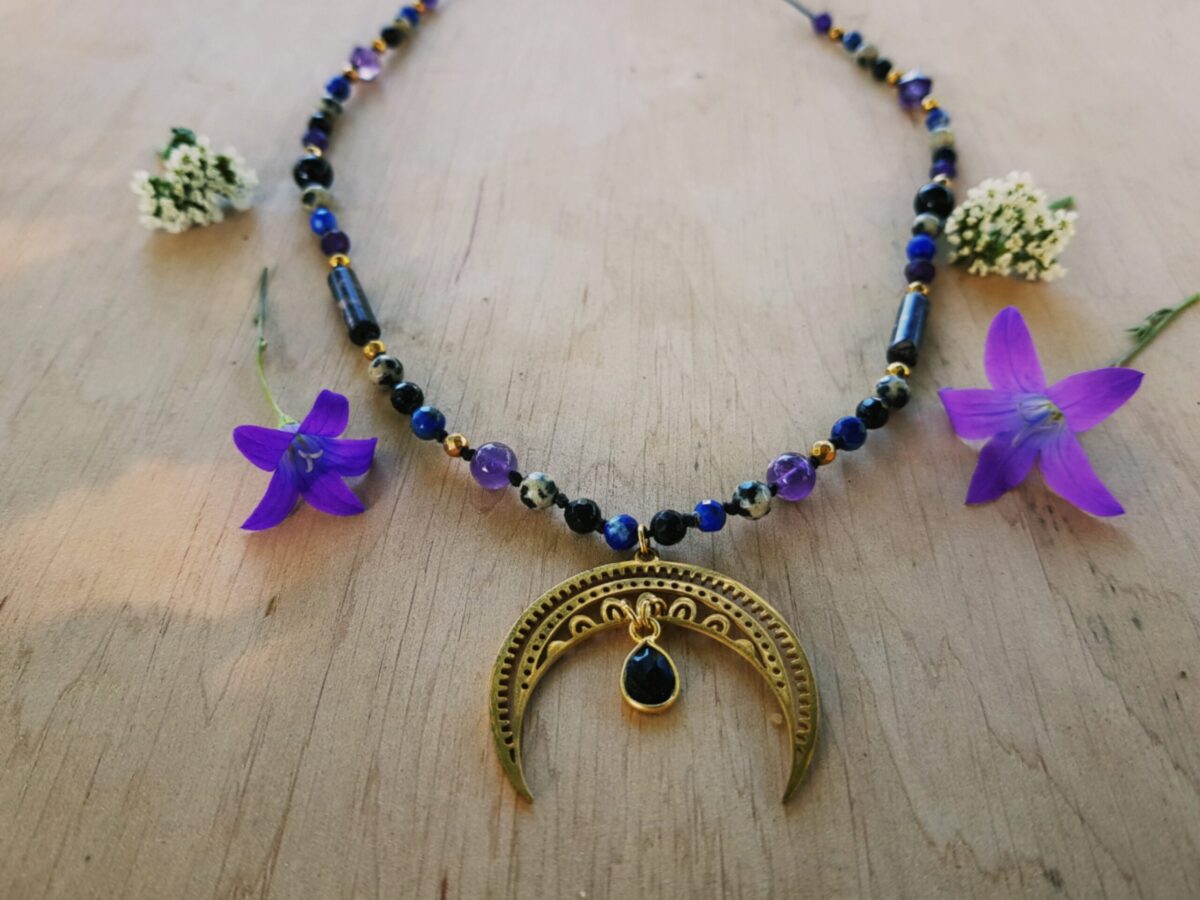Naszyjnik "Lunula Wiedźmy" - Onyks, Ametyst, Lapis lazuli, Rodonit, Jaspis, Hematyt - obrazek 3