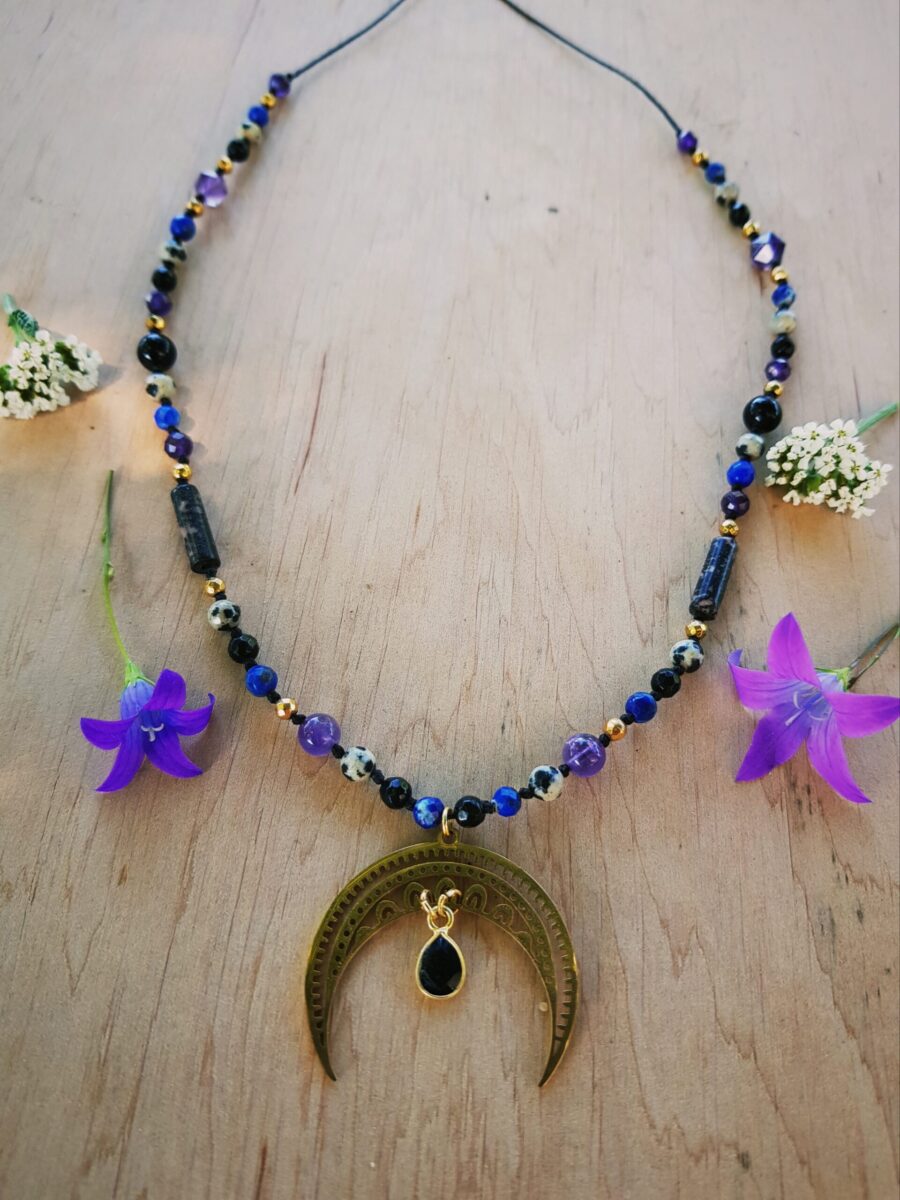 Naszyjnik "Lunula Wiedźmy" - Onyks, Ametyst, Lapis lazuli, Rodonit, Jaspis, Hematyt - obrazek 5