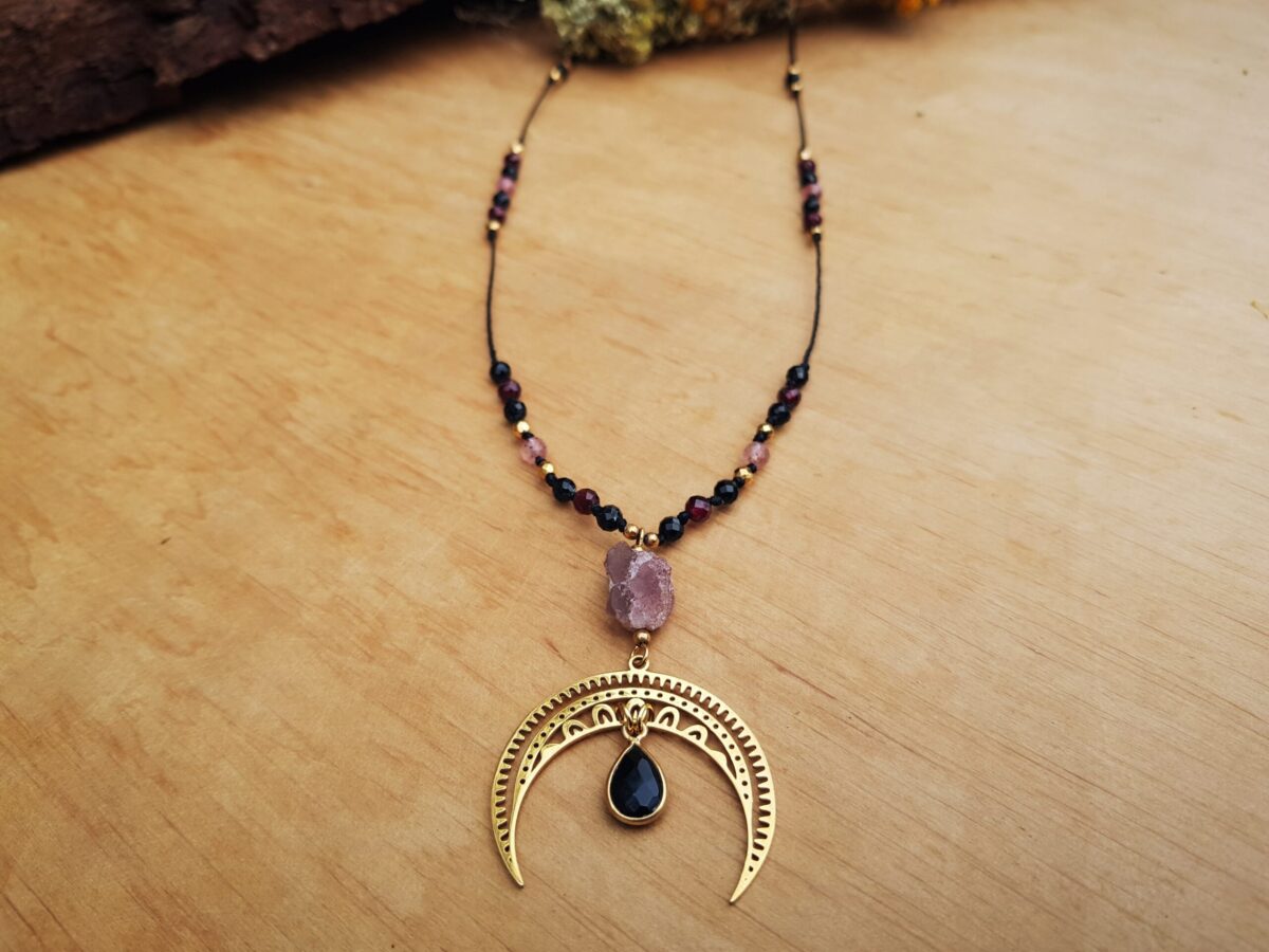 Naszyjnik Lunula Pokochania Siebie - Kwarc truskawkowy, Turmalin, Granat, Onyks, Hematyt