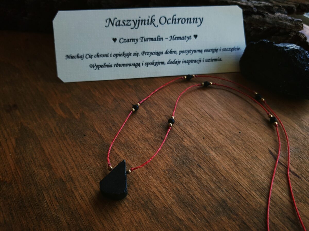 Minimalistyczny naszyjnik z Turmalinem i Hematytem.