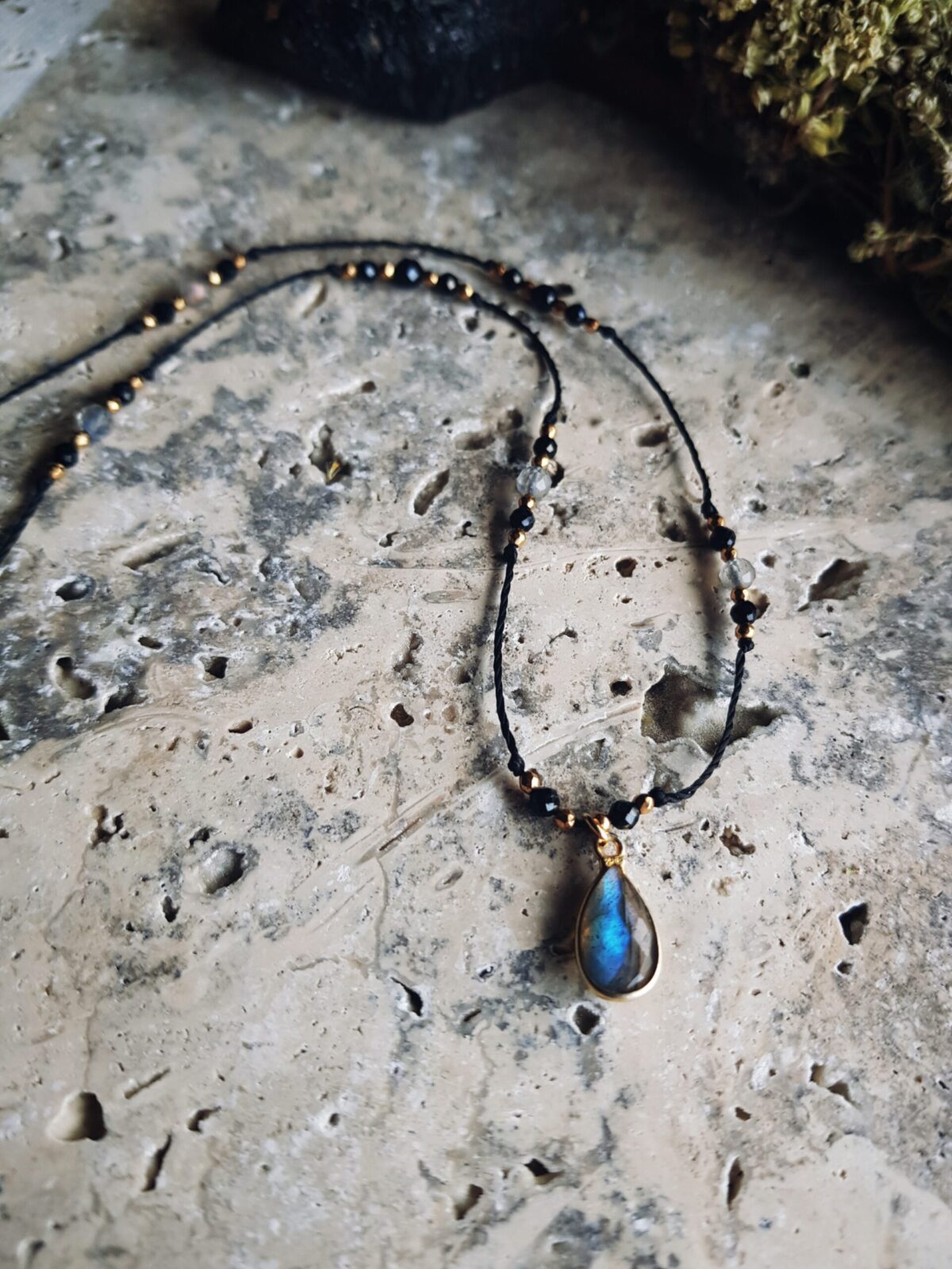 Naszyjnik "Magiczny Medalion Ochronny" - Labradoryt, Turmalin, Hematyt - obrazek 2