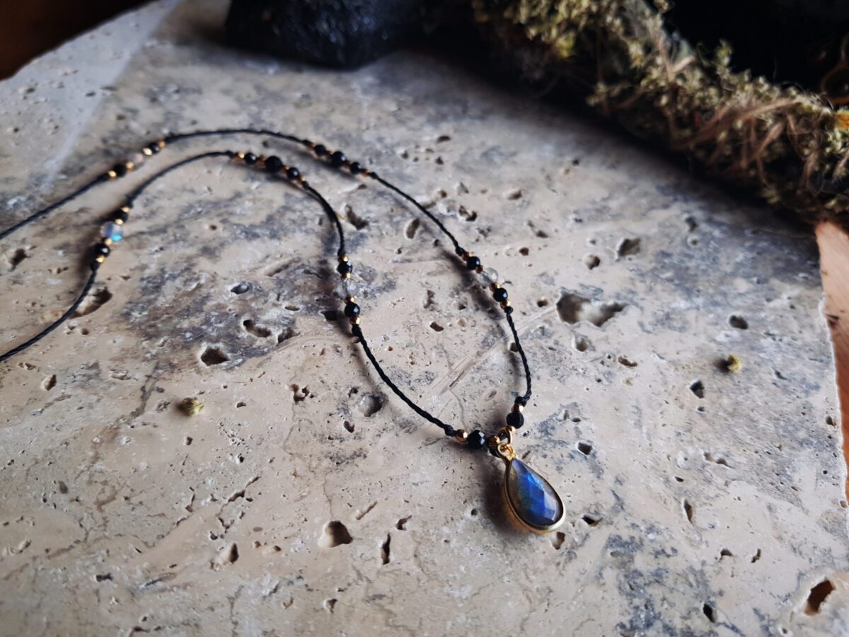 Naszyjnik "Magiczny Medalion Ochronny" - Labradoryt, Turmalin, Hematyt - obrazek 1