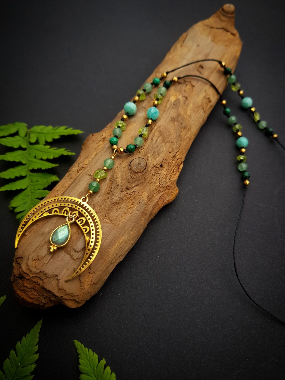 Naszyjnik "Lunula Obfitości" - Labradoryt, Awenturyn, Amazonit, Peridot, Malachit - obrazek 4