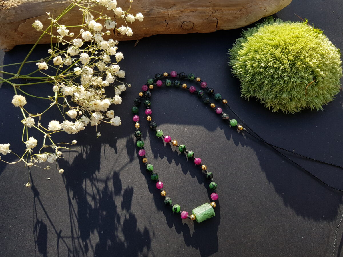 Naszyjnik "Transformacja” – Zoisyt, Rubin