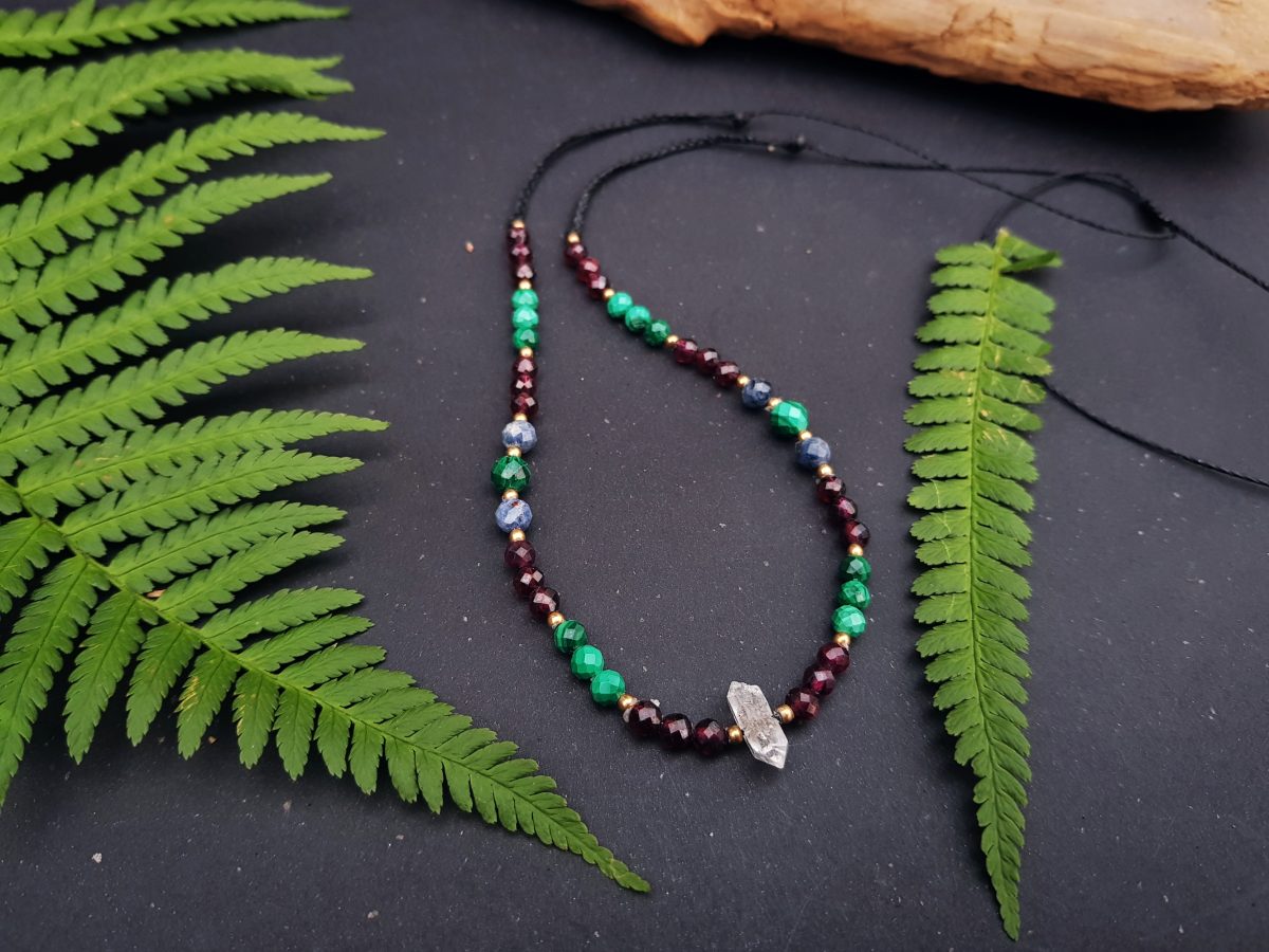 Naszyjnik "Przewodniczka” – Diament Herkimer, Granat, Malachit, Szafir - obrazek 12