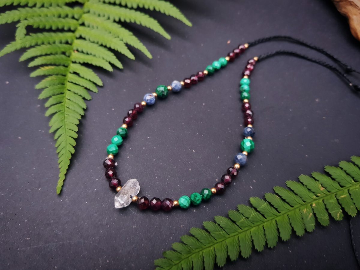 Naszyjnik "Przewodniczka” – Diament Herkimer, Granat, Malachit, Szafir - obrazek 11