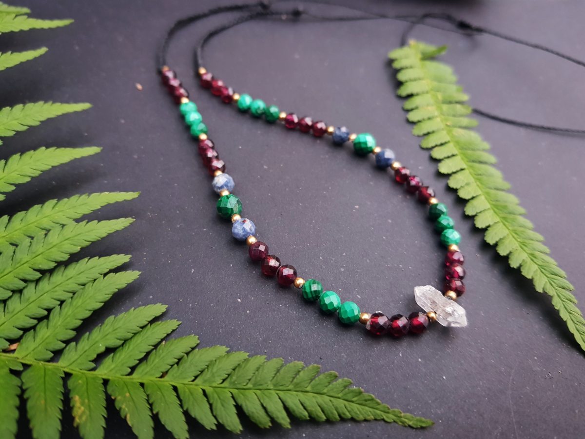 Naszyjnik "Przewodniczka” – Diament Herkimer, Granat, Malachit, Szafir - obrazek 13