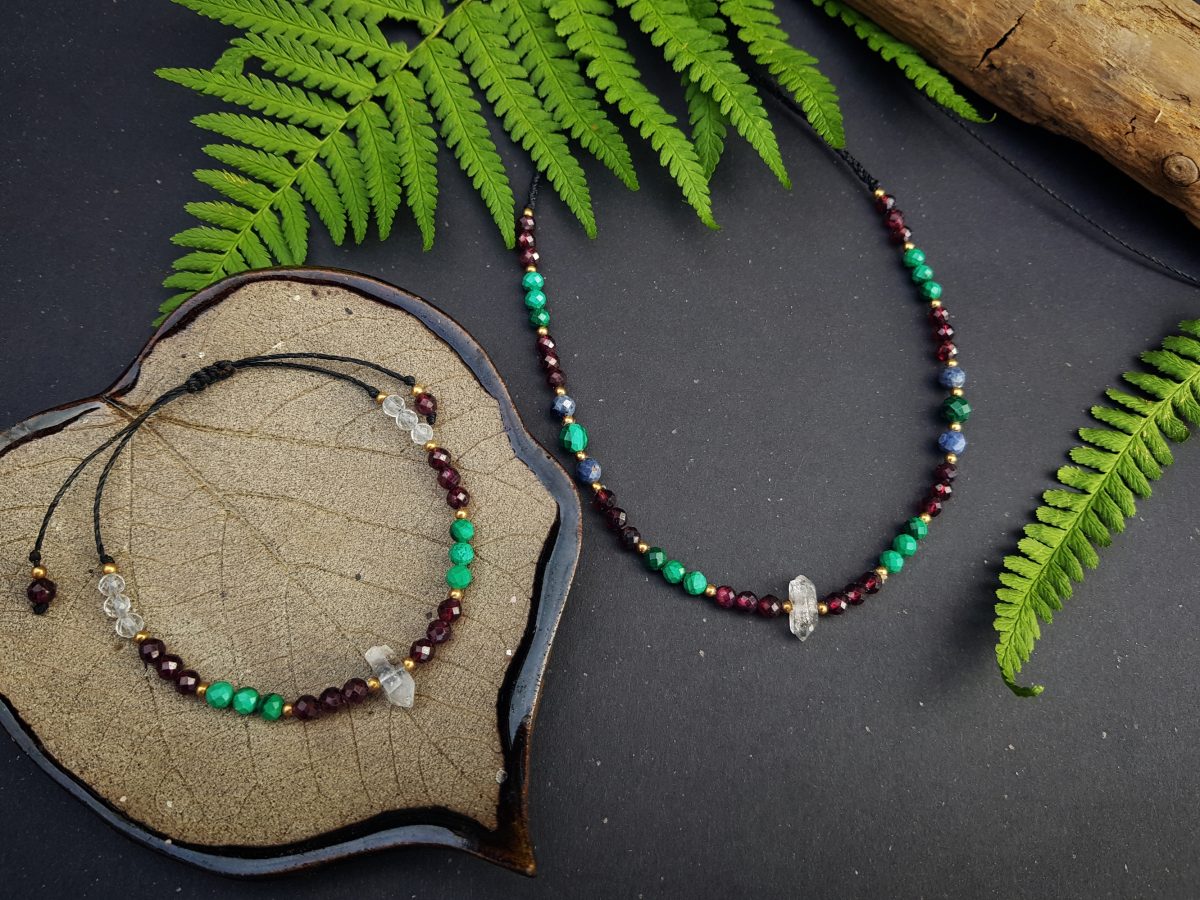 Naszyjnik "Przewodniczka” – Diament Herkimer, Granat, Malachit, Szafir - obrazek 15