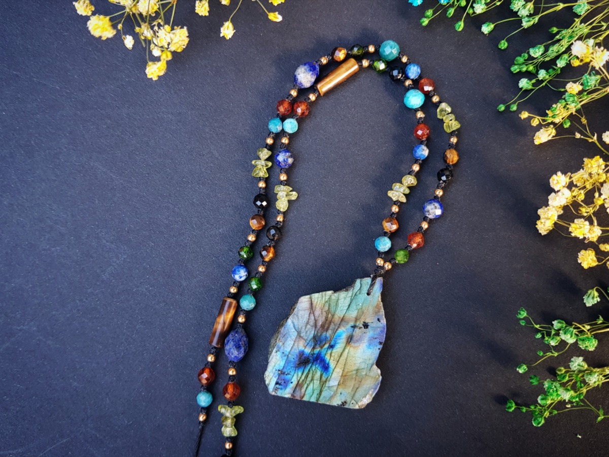 Unikatowy naszyjnik "Kolorowa Dusza" - Labradoryt, Peridot, Apatyt, Lapis lazuli, Tygrysie oko, Granat, Diopsyd, Turmalin