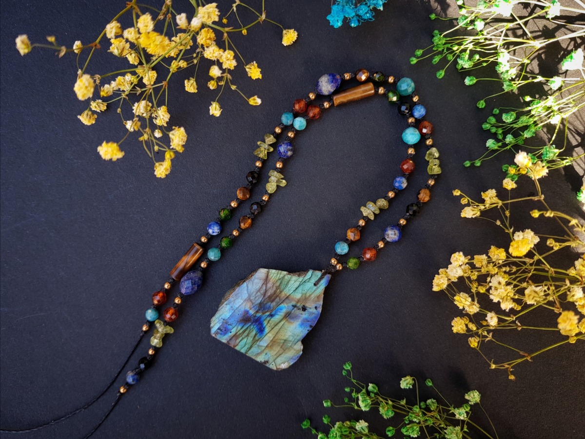 Unikatowy naszyjnik "Kolorowa Dusza" - Labradoryt, Peridot, Apatyt, Lapis lazuli, Tygrysie oko, Granat, Diopsyd, Turmalin - obrazek 2