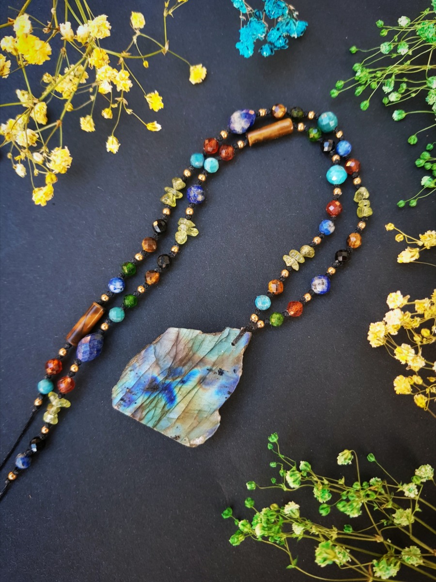 Unikatowy naszyjnik "Kolorowa Dusza" - Labradoryt, Peridot, Apatyt, Lapis lazuli, Tygrysie oko, Granat, Diopsyd, Turmalin - obrazek 11