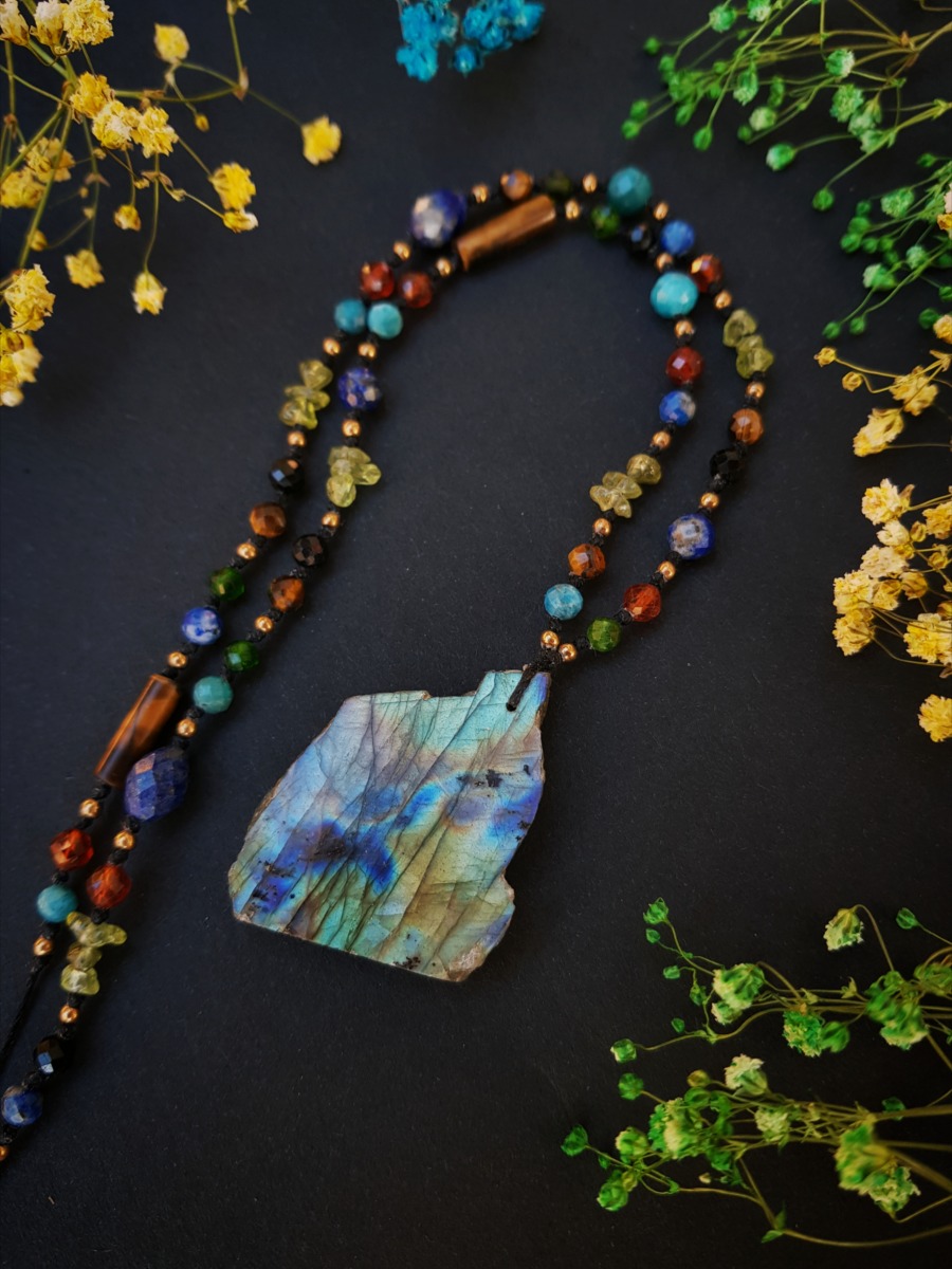 Unikatowy naszyjnik "Kolorowa Dusza" - Labradoryt, Peridot, Apatyt, Lapis lazuli, Tygrysie oko, Granat, Diopsyd, Turmalin - obrazek 3