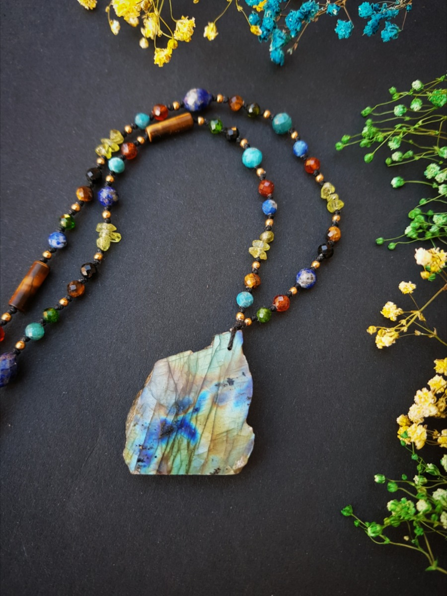 Unikatowy naszyjnik "Kolorowa Dusza" - Labradoryt, Peridot, Apatyt, Lapis lazuli, Tygrysie oko, Granat, Diopsyd, Turmalin - obrazek 4
