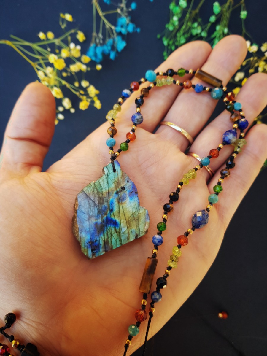 Unikatowy naszyjnik "Kolorowa Dusza" - Labradoryt, Peridot, Apatyt, Lapis lazuli, Tygrysie oko, Granat, Diopsyd, Turmalin - obrazek 9
