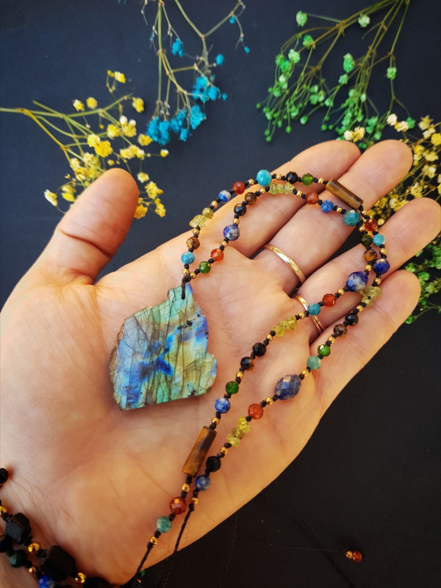 Unikatowy naszyjnik "Kolorowa Dusza" - Labradoryt, Peridot, Apatyt, Lapis lazuli, Tygrysie oko, Granat, Diopsyd, Turmalin - obrazek 7