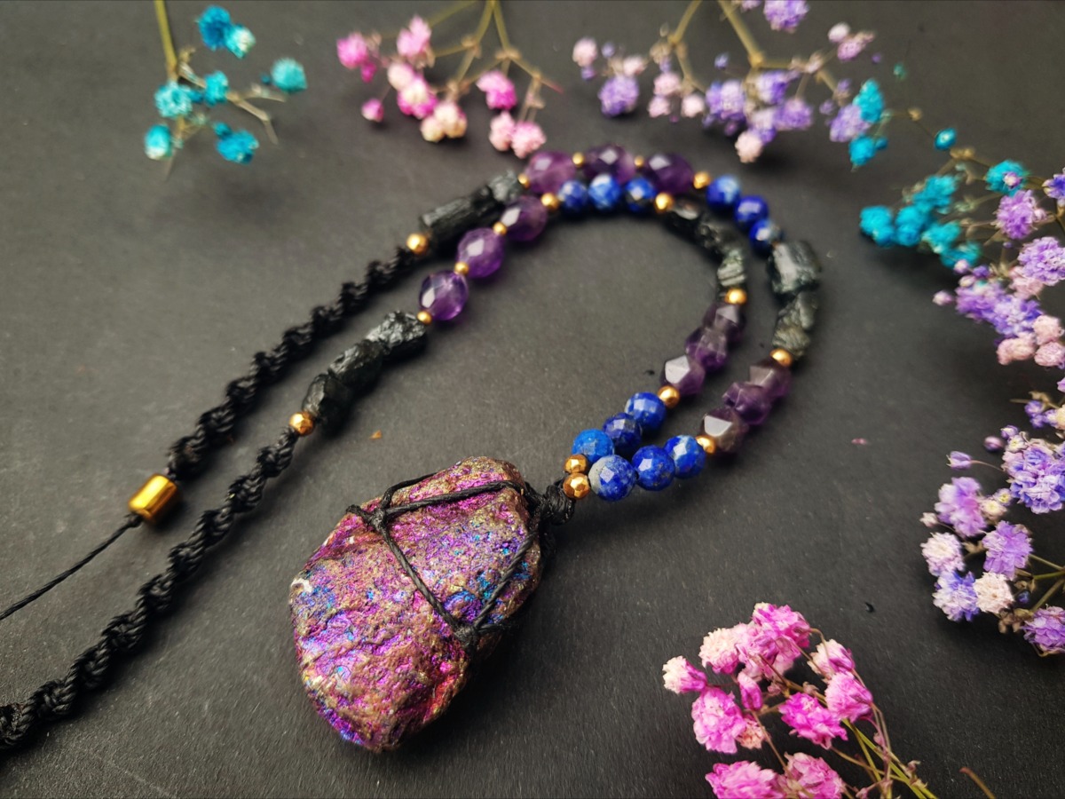 Unikatowy naszyjnik "Przepływ" - Chalkopiryt, Ametyst, Turmalin, Lapis lazuli