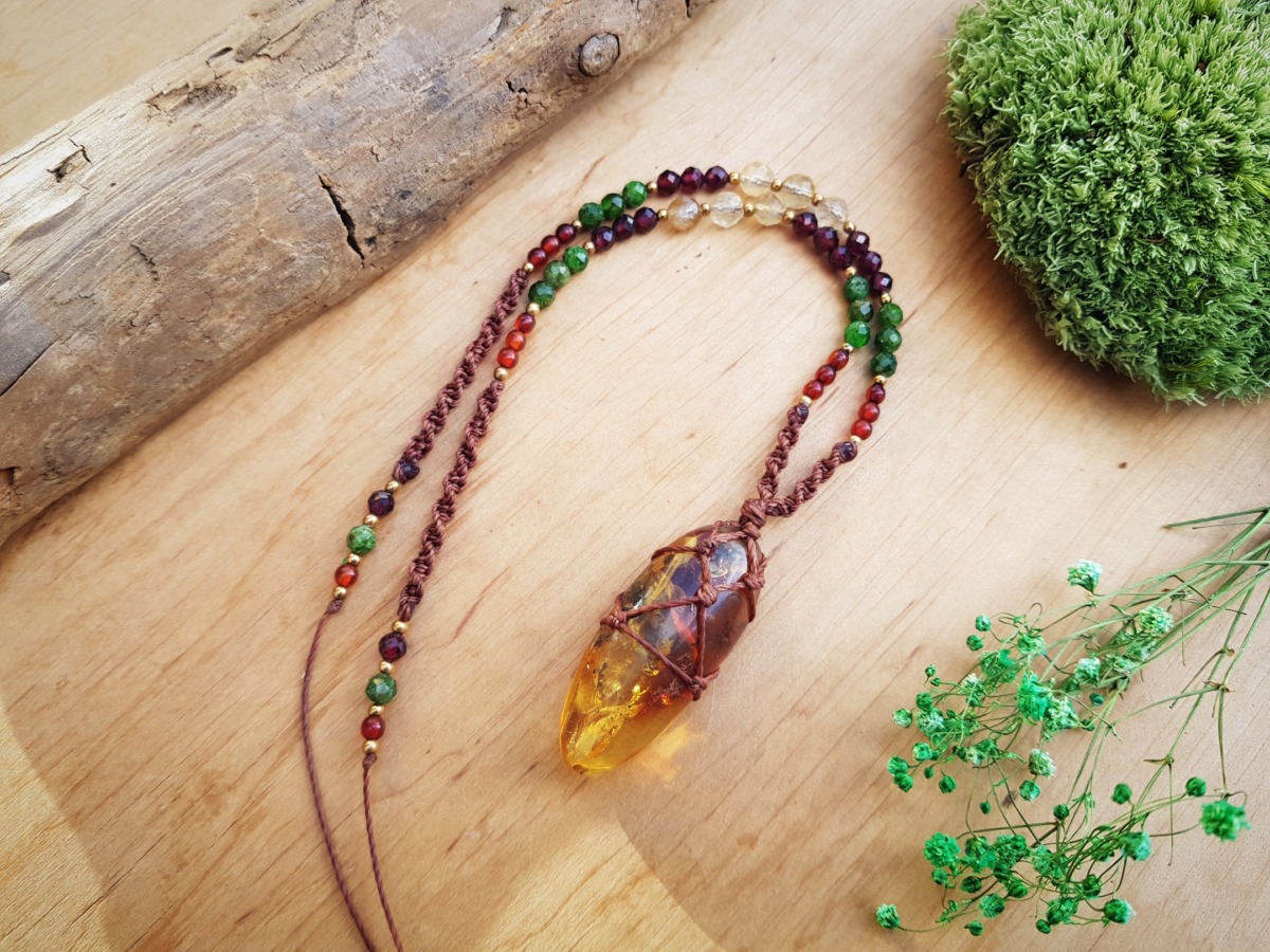 Unikatowy naszyjnik "DobroByt" - Bursztyn, Diopsyd, Granat, Cytryn