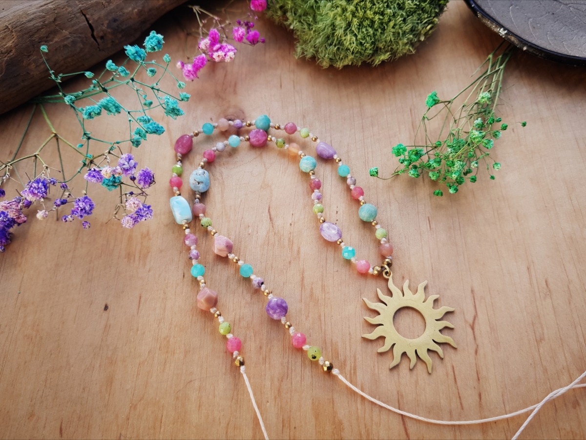 Naszyjnik "Czuła Uzdrowicielka"  - Rodochrozyt, Nefryt, Amazonit, Kamień słoneczny, Sugilit, Czaroit, Larimar, Turmalin różowy