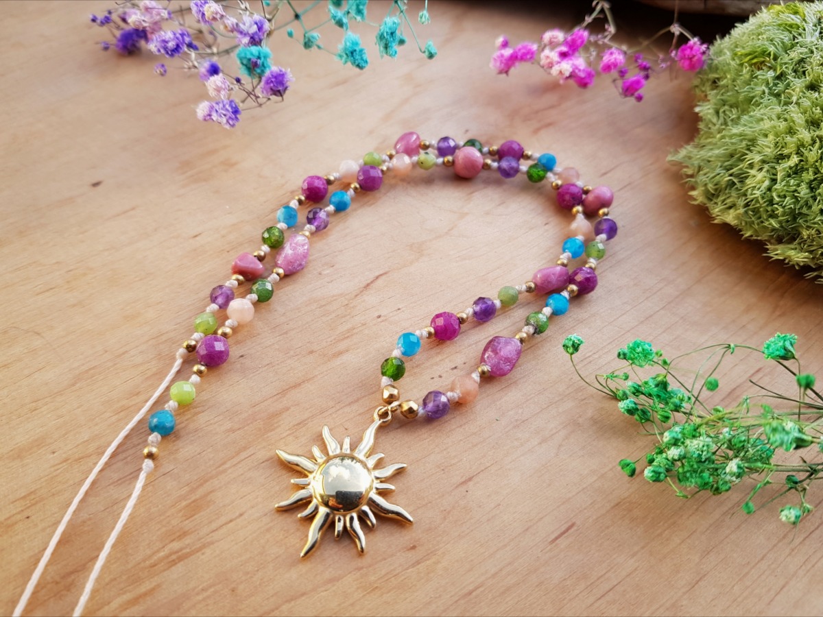 Naszyjnik "Słoneczna Łąka"- Rubin, Turmalin różowy, Diopsyd, Apatyt, Ametyst, Nefryt, Kamień słoneczny