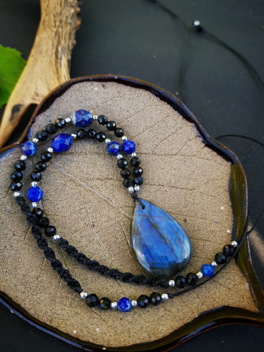 Unikatowy naszyjnik "Gwiezdna Dusza" - Labradoryt, Turmalin, Lapis lazuli - obrazek 2