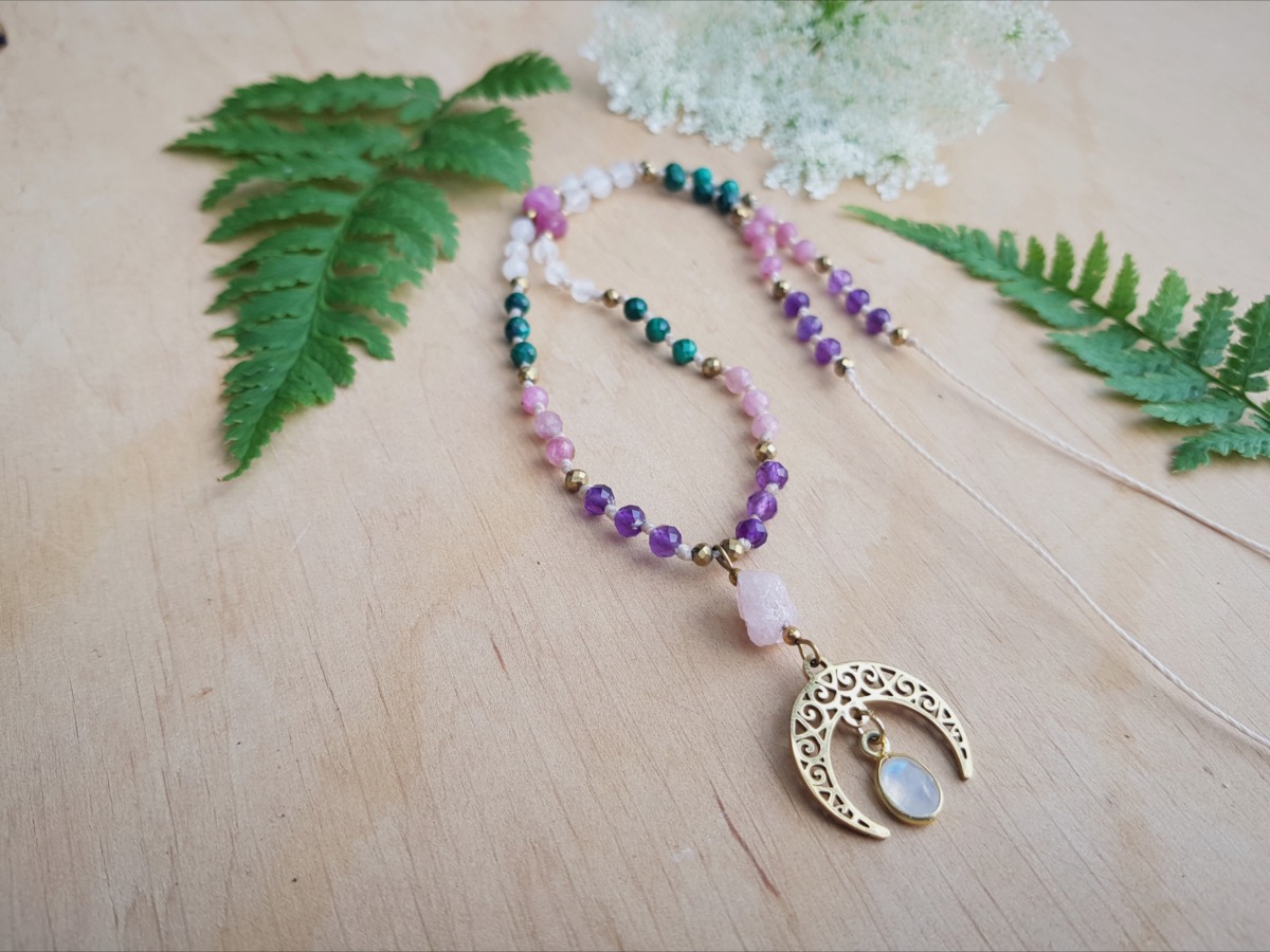 Naszyjnik "Amulet Kobiecości" - Kamień księżycowy, Turmalin różowy, Malachit, Ametyst - obrazek 5